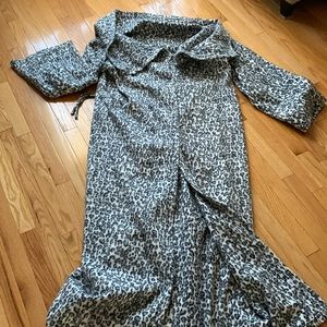 Snuggie throw blanket leopard black-and-white new without tags
